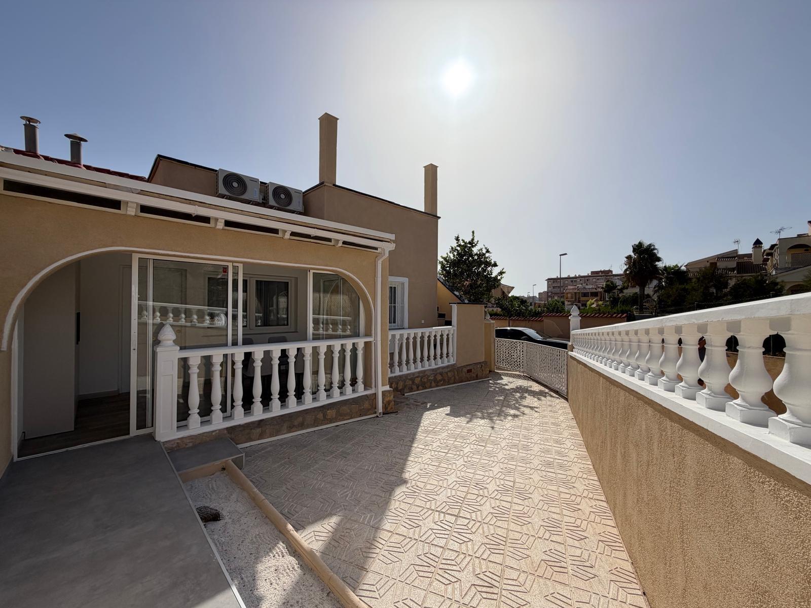 For sale - 2 Bedroom 1 Bathroom Town House in Torrevieja - Miramar - Torre Del Moro  - Alicante