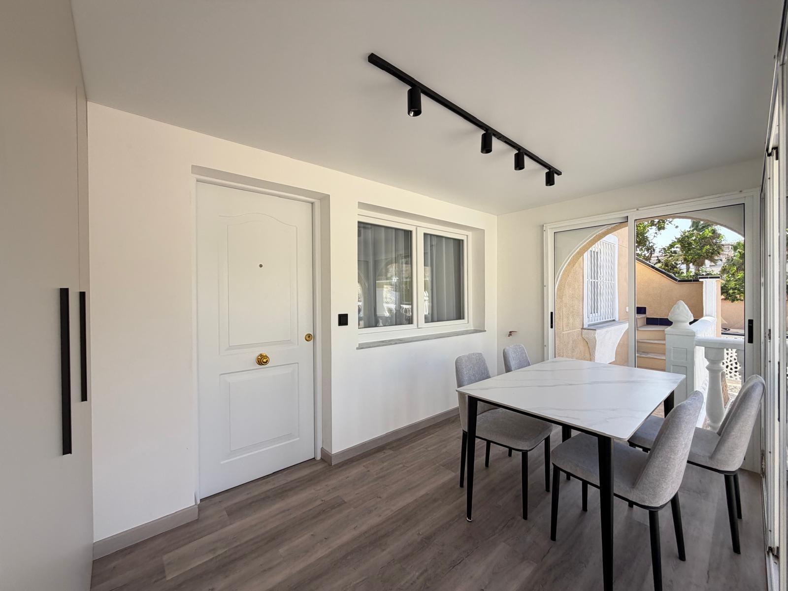 For sale - 2 Bedroom 1 Bathroom Town House in Torrevieja - Miramar - Torre Del Moro  - Alicante