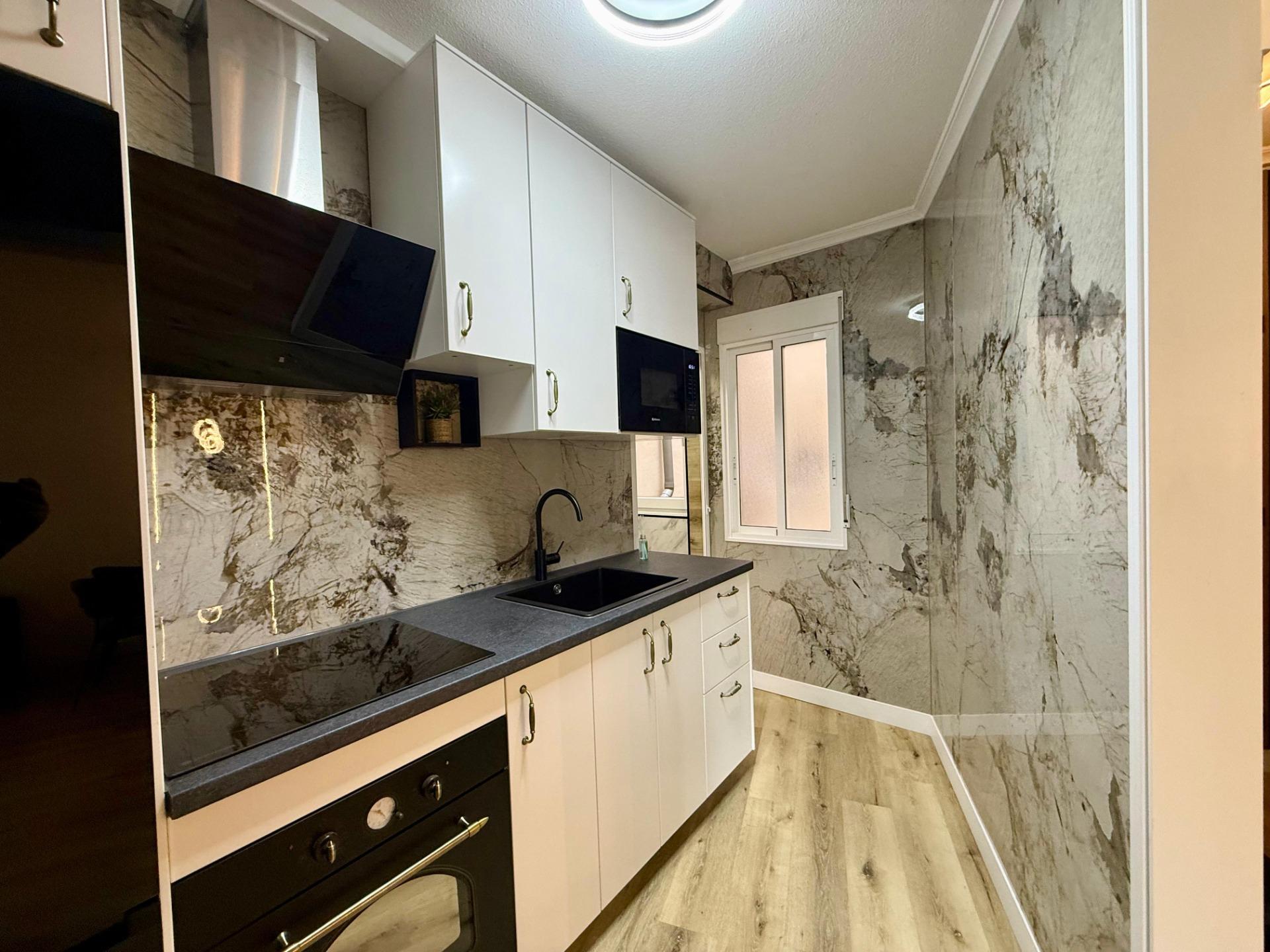 For sale - 2 Bedroom 1 Bathroom Apartment in Torrevieja - Playa Del Cura  - Alicante