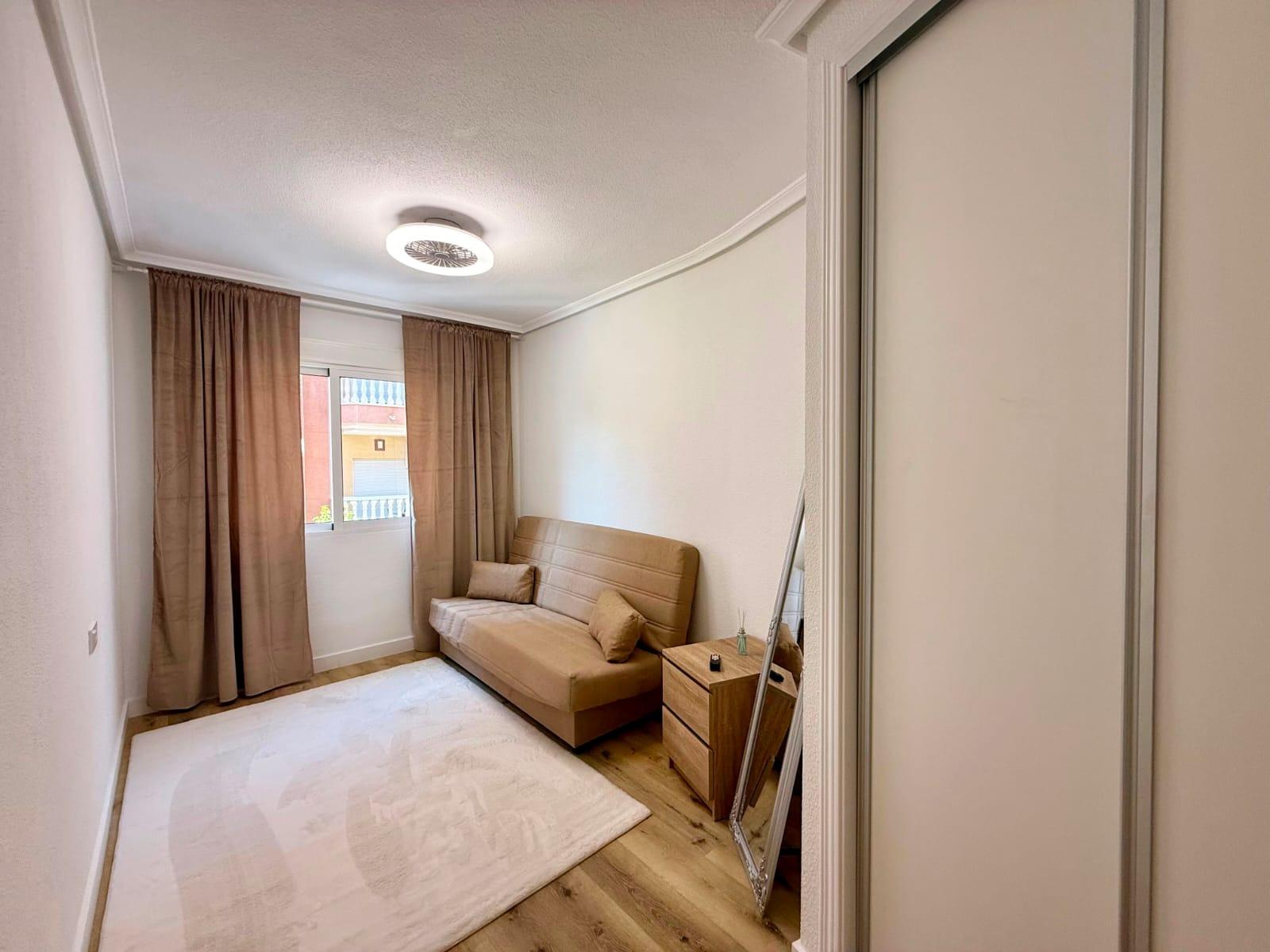 For sale - 2 Bedroom 1 Bathroom Apartment in Torrevieja - Playa Del Cura  - Alicante