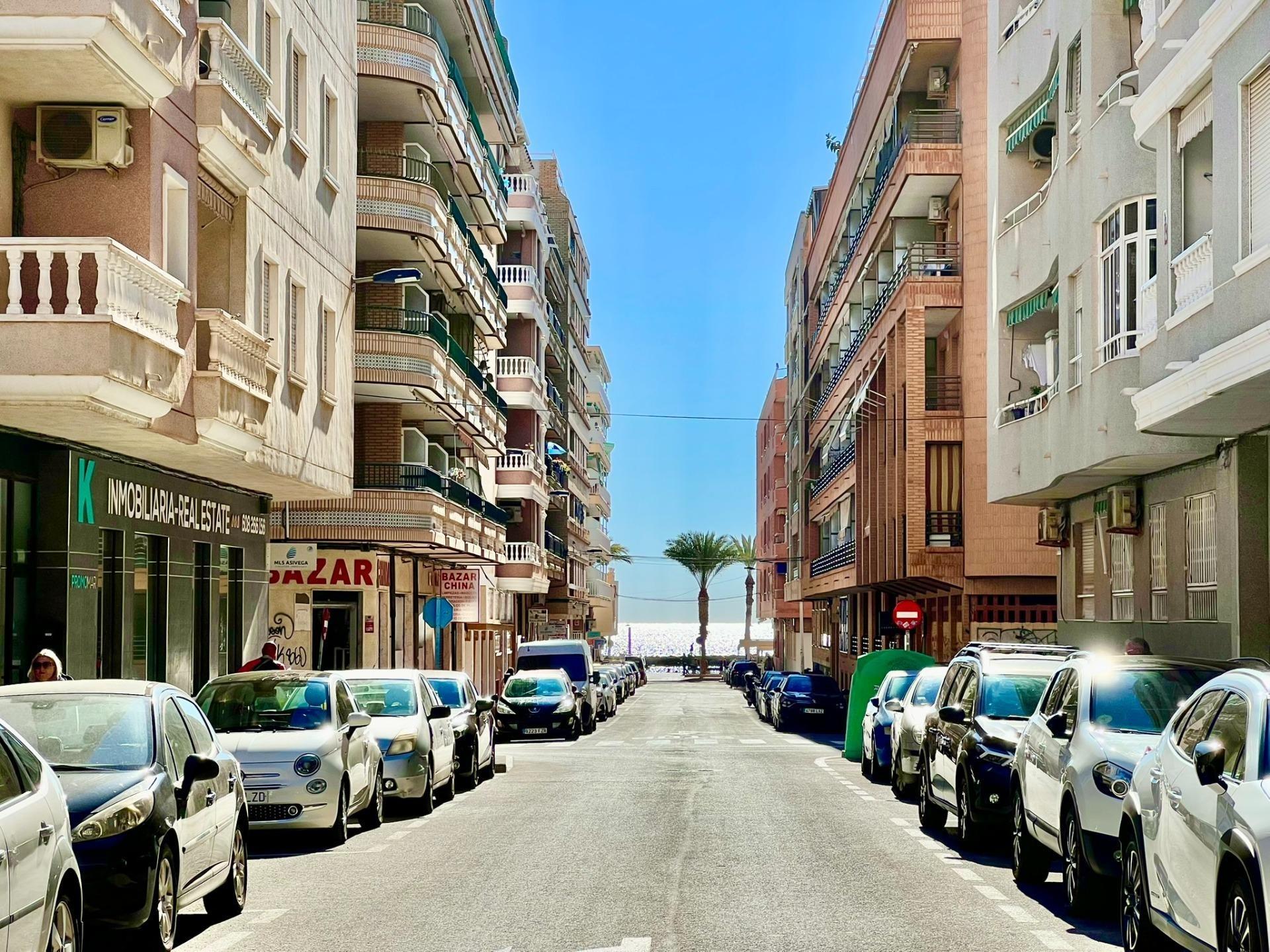 For sale - 2 Bedroom 1 Bathroom Apartment in Torrevieja - Playa Del Cura  - Alicante