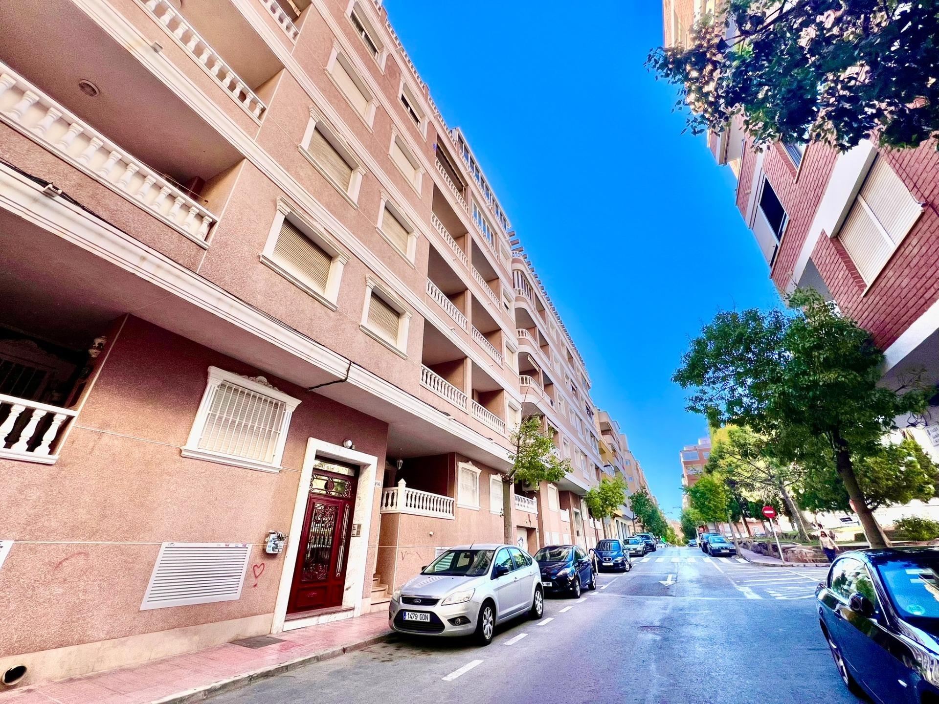 For sale - 2 Bedroom 1 Bathroom Apartment in Torrevieja - Playa Del Cura  - Alicante