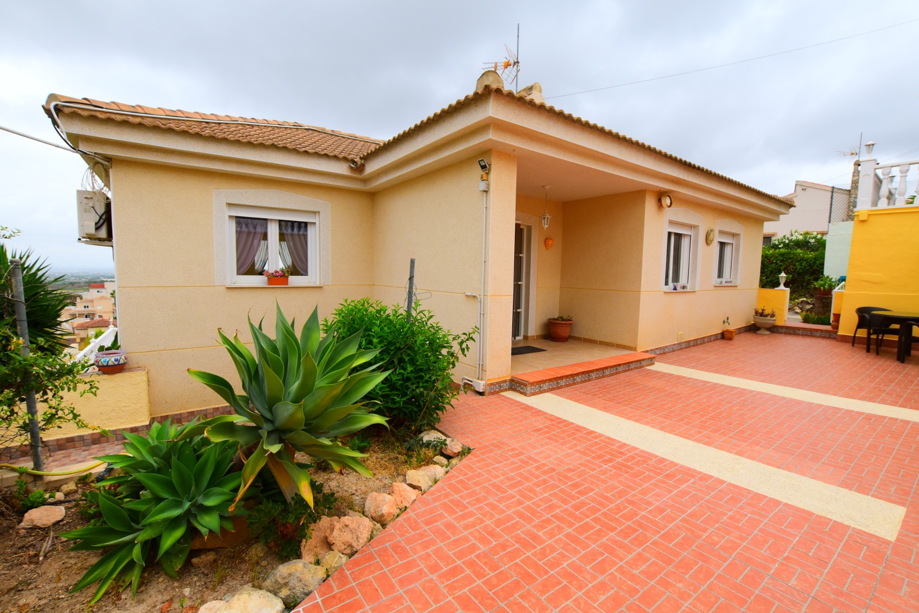 For sale - 3 Bedroom 2 Bathroom Villa in Algorfa - Inland  - Alicante