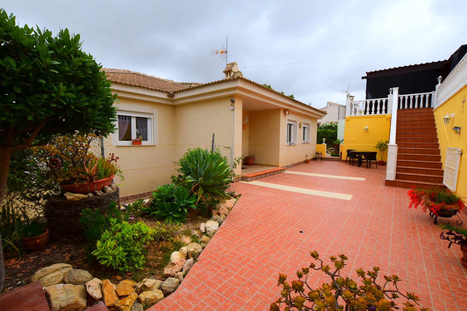 For sale - 3 Bedroom 2 Bathroom Villa in Algorfa - Inland  - Alicante