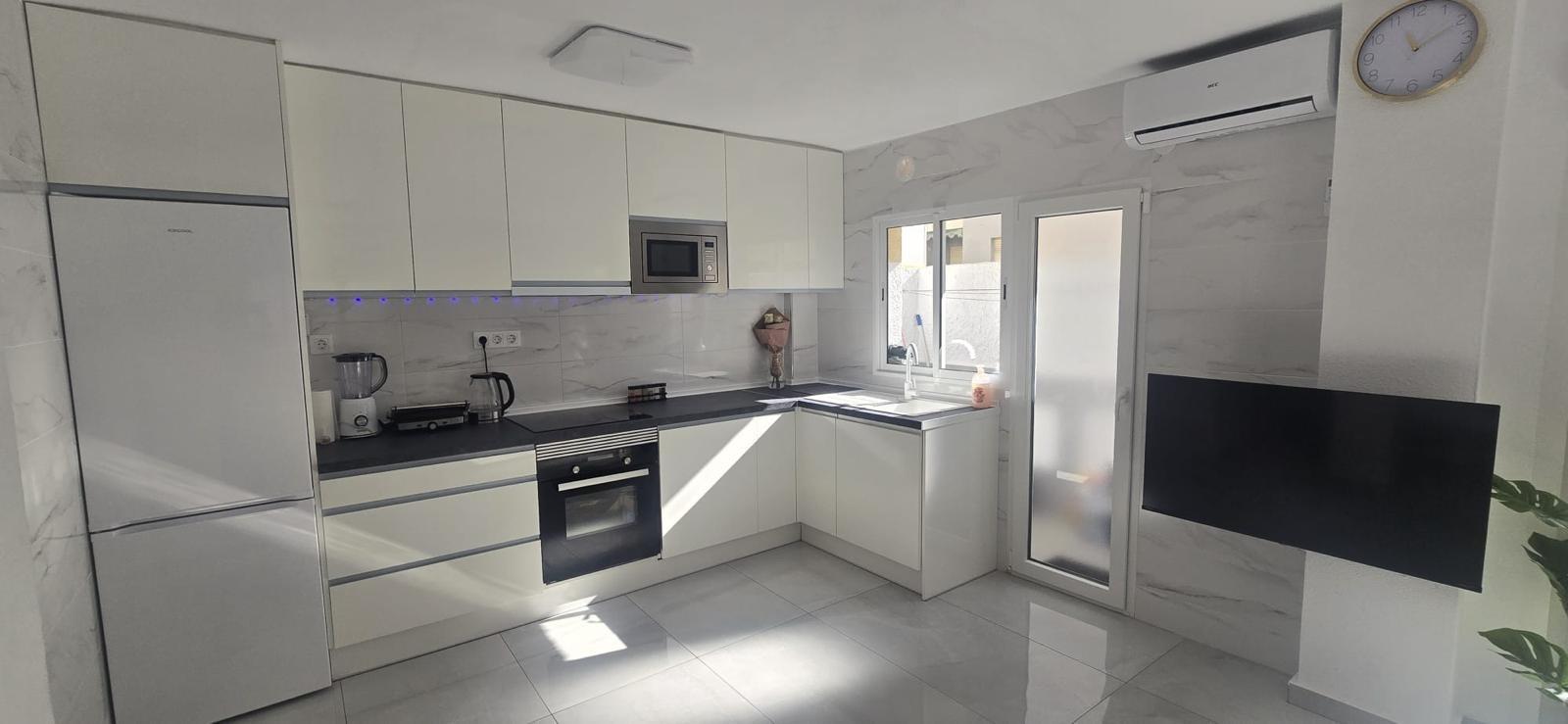 For sale - 3 Bedroom 2 Bathroom Apartment in Torrevieja - Acequion  - Alicante