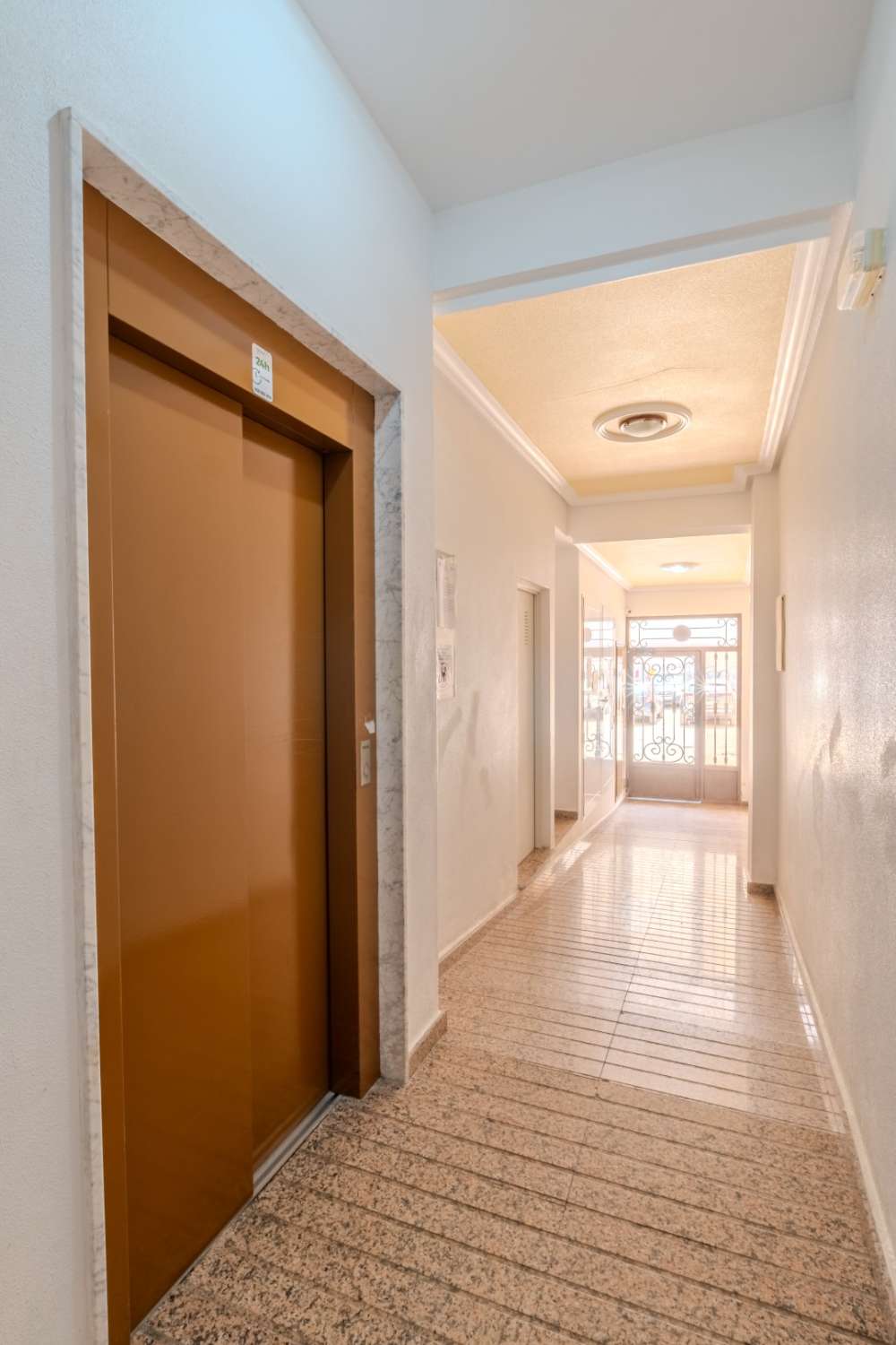 For sale - 2 Bedroom 1 Bathroom Apartment in Torrevieja - Costa Blanca  - Alicante