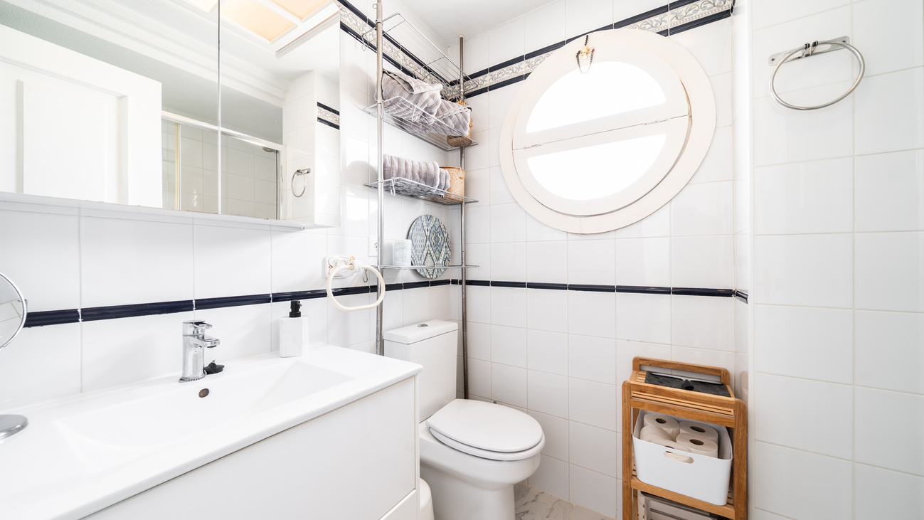 For sale - 2 Bedroom 1 Bathroom Apartment in Torrevieja - aguas nuevas  - Alicante