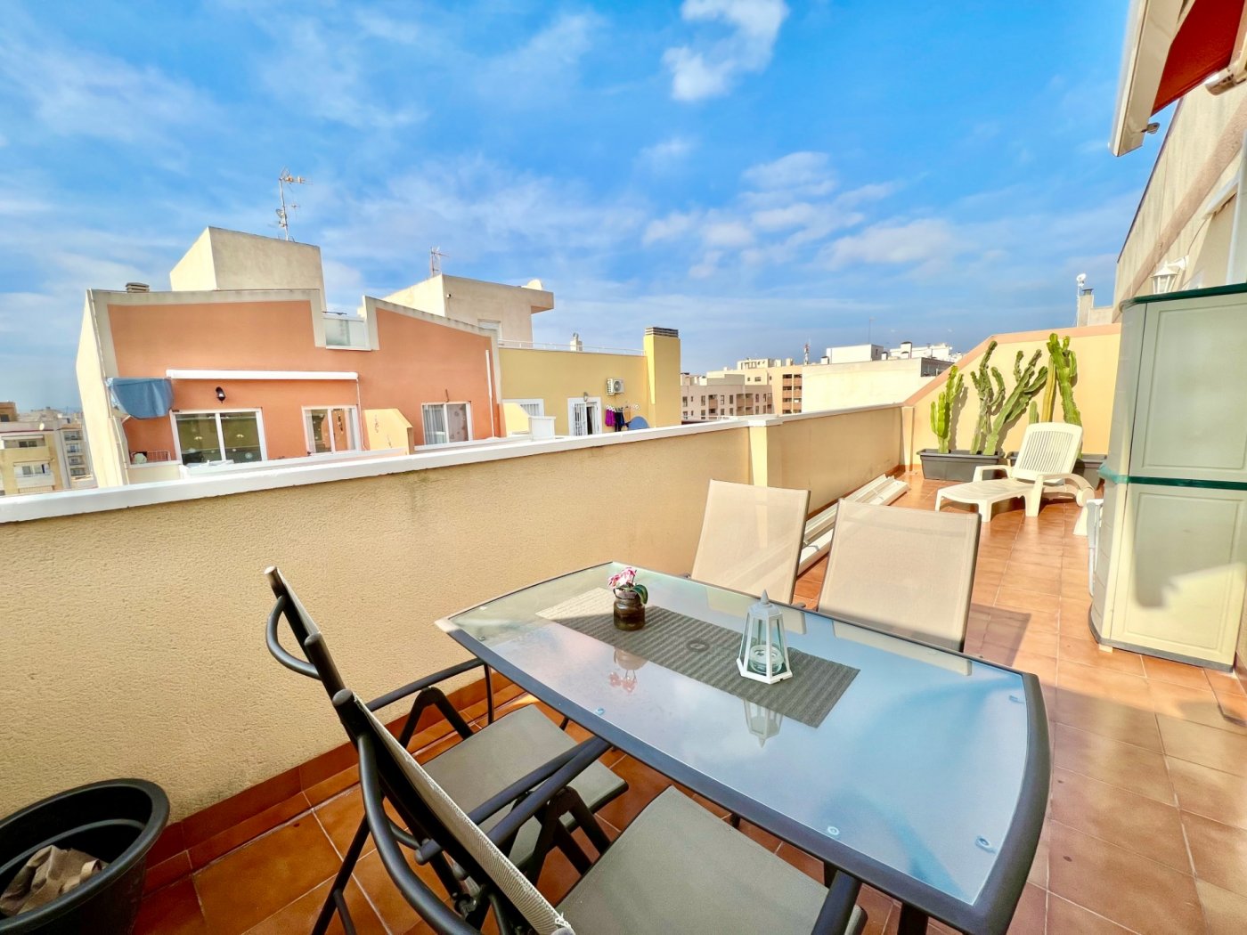 For sale - 2 Bedroom 1 Bathroom Penthouse in Torrevieja - Centro  - Alicante