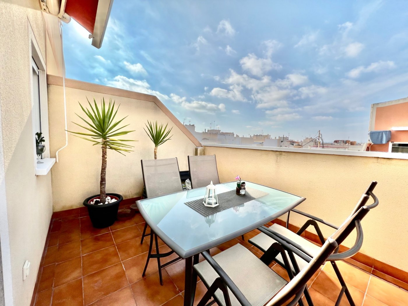 For sale - 2 Bedroom 1 Bathroom Penthouse in Torrevieja - Centro  - Alicante