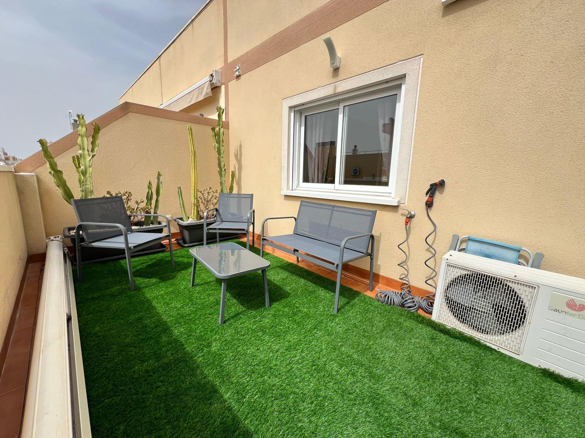 For sale - 2 Bedroom 1 Bathroom Penthouse in Torrevieja - Centro  - Alicante