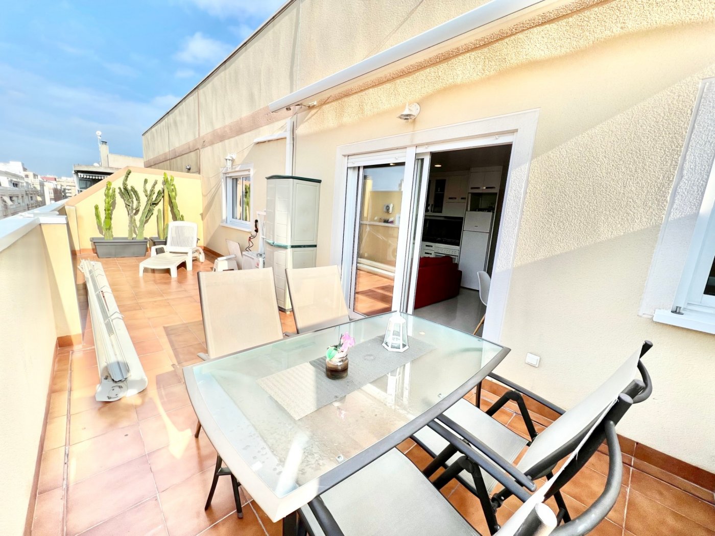 For sale - 2 Bedroom 1 Bathroom Penthouse in Torrevieja - Centro  - Alicante