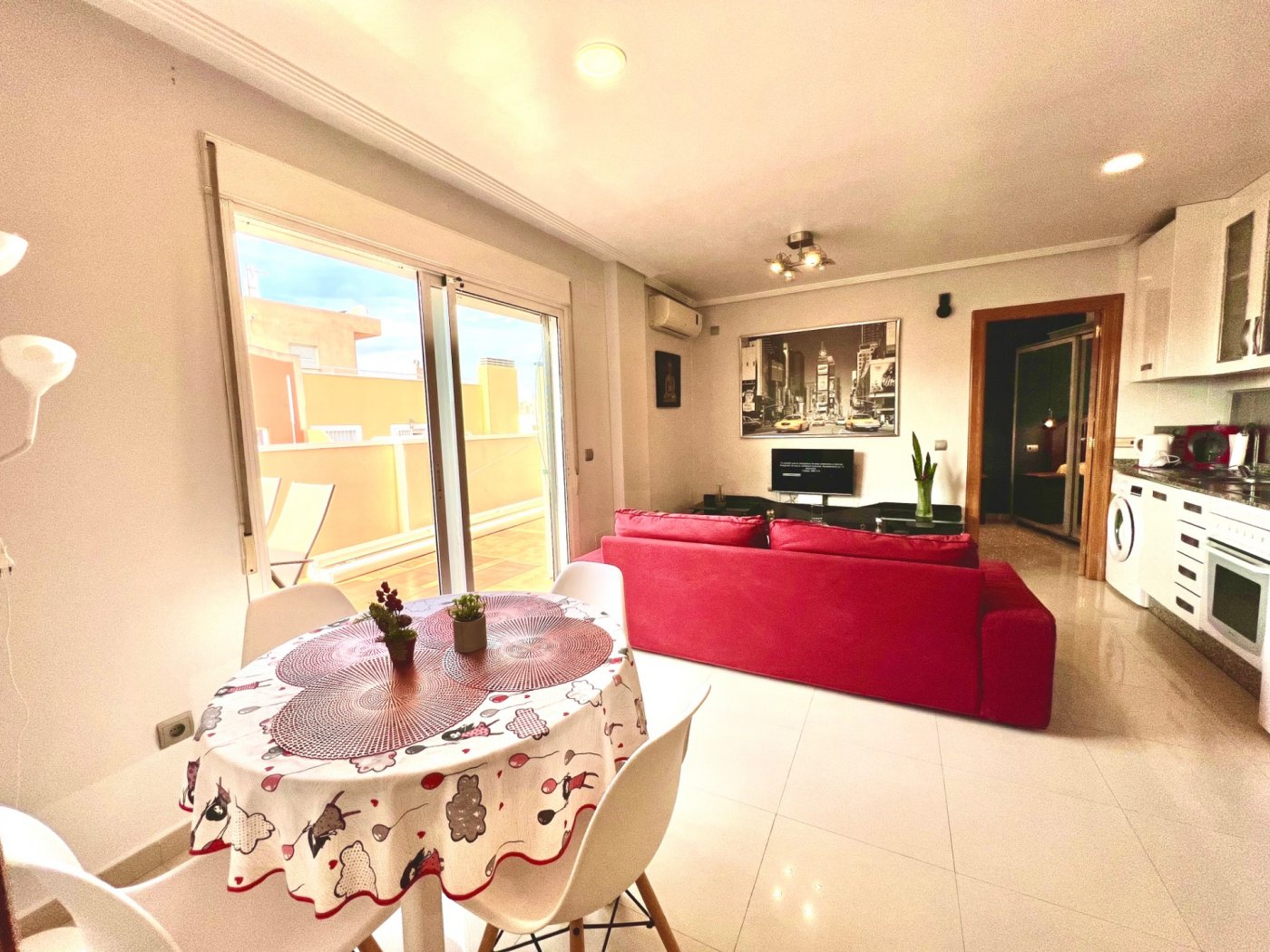 For sale - 2 Bedroom 1 Bathroom Penthouse in Torrevieja - Centro  - Alicante