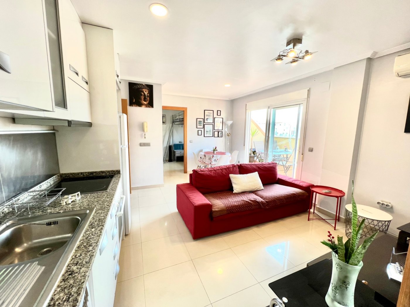 For sale - 2 Bedroom 1 Bathroom Penthouse in Torrevieja - Centro  - Alicante