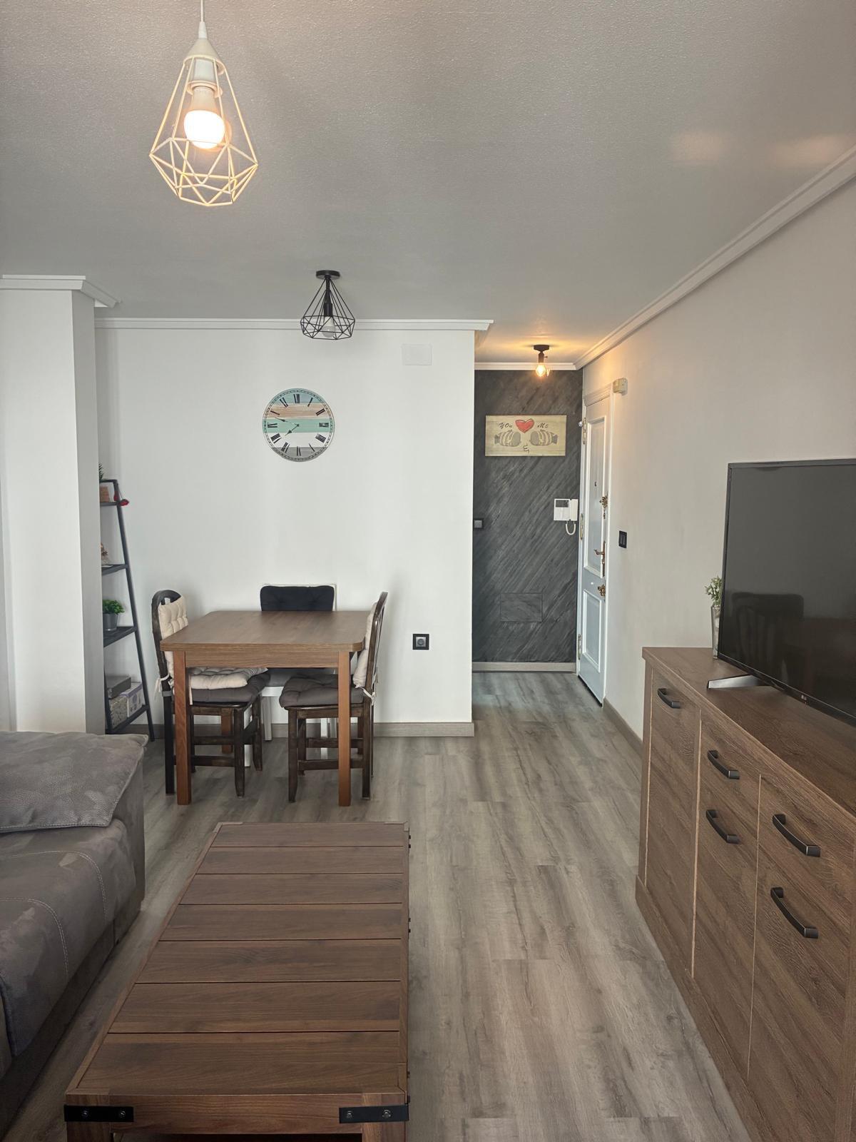 For sale - 2 Bedroom 1 Bathroom Apartment in Torrevieja - Centro  - Alicante