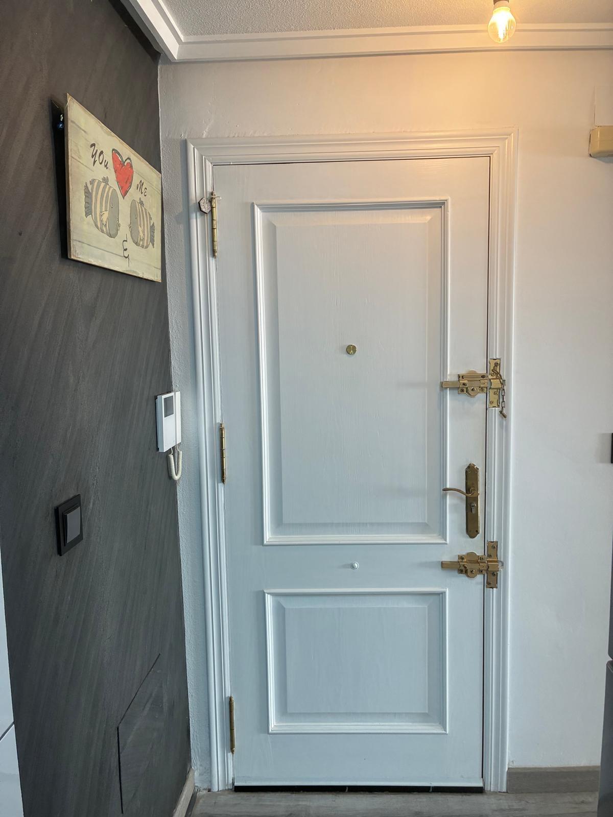 For sale - 2 Bedroom 1 Bathroom Apartment in Torrevieja - Centro  - Alicante
