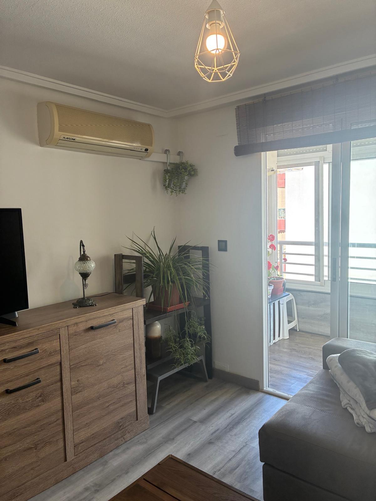 For sale - 2 Bedroom 1 Bathroom Apartment in Torrevieja - Centro  - Alicante