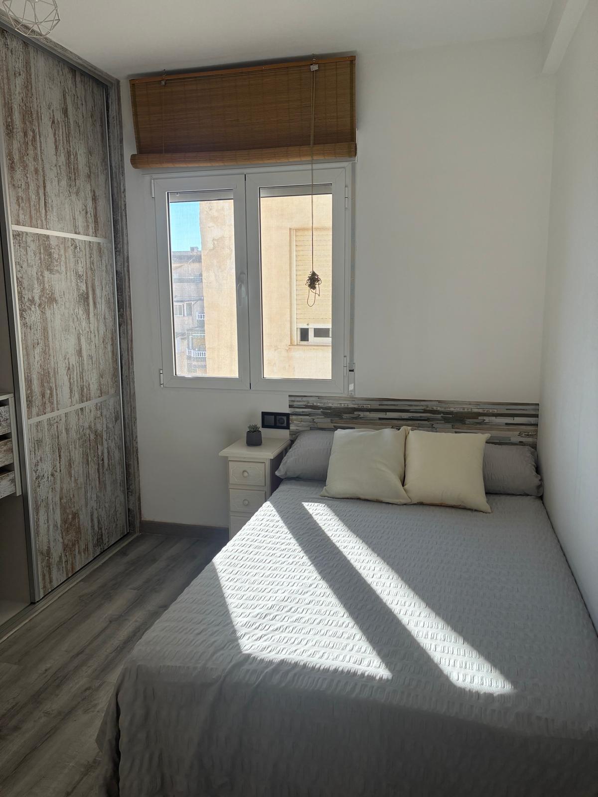 For sale - 2 Bedroom 1 Bathroom Apartment in Torrevieja - Centro  - Alicante