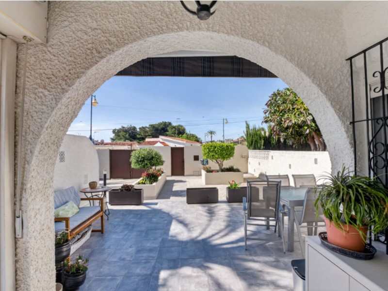 For sale - 3 Bedroom 1 Bathroom Villa in Torrevieja - Costa Blanca  - Alicante