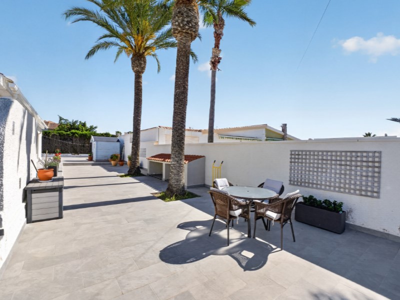 For sale - 3 Bedroom 1 Bathroom Villa in Torrevieja - Costa Blanca  - Alicante