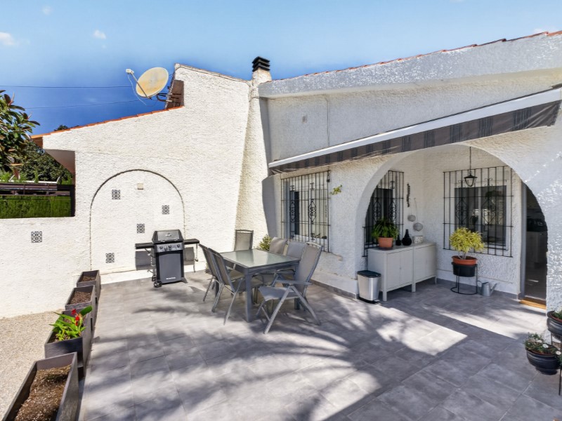 For sale - 3 Bedroom 1 Bathroom Villa in Torrevieja - Costa Blanca  - Alicante
