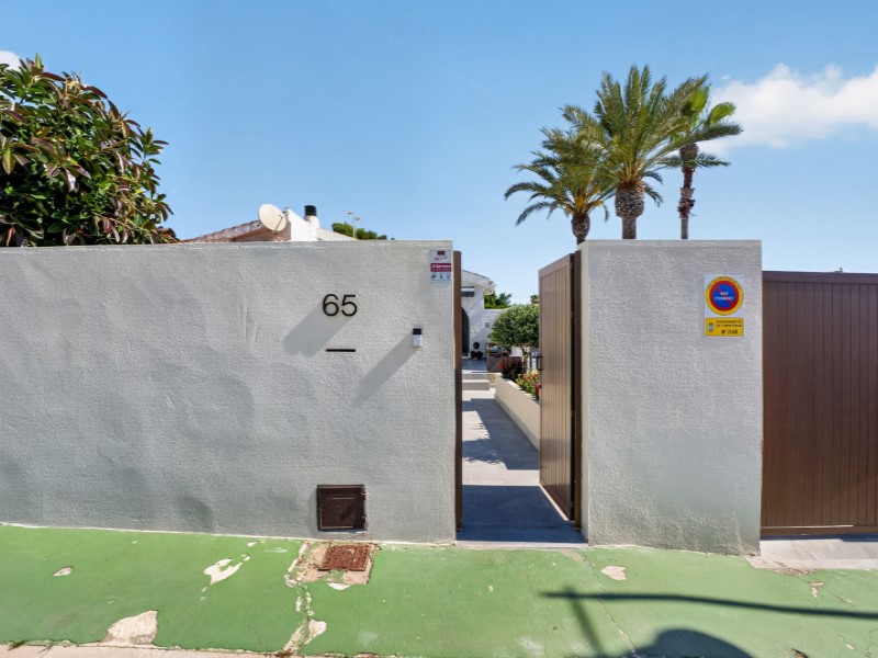 For sale - 3 Bedroom 1 Bathroom Villa in Torrevieja - Costa Blanca  - Alicante