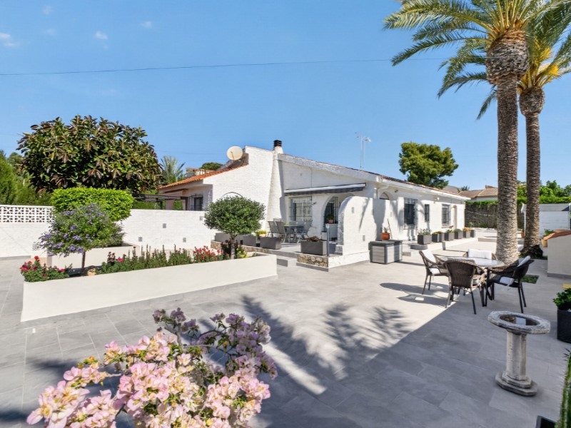 3 Bedroom 1 Bathroom Villa in Torrevieja