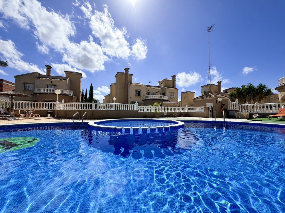 For sale - 3 Bedroom 2 Bathroom Town House in Orihuela Costa - Costa Blanca  - Alicante