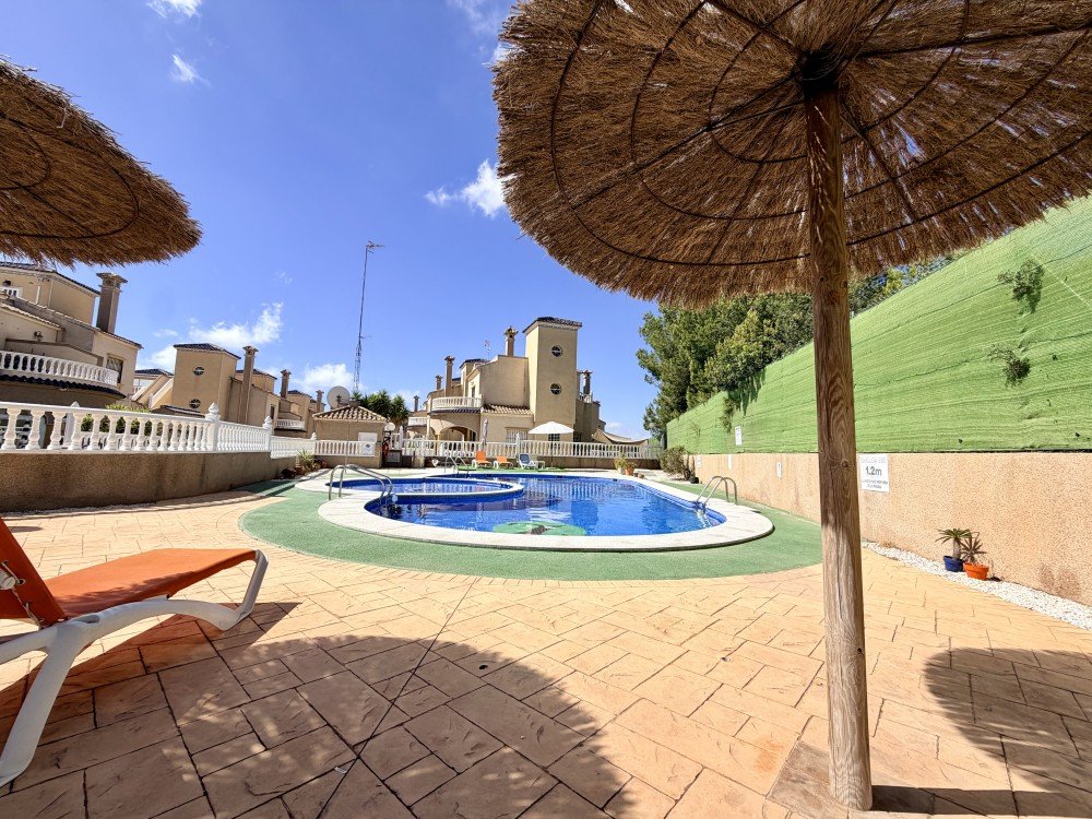 For sale - 3 Bedroom 2 Bathroom Town House in Orihuela Costa - Costa Blanca  - Alicante