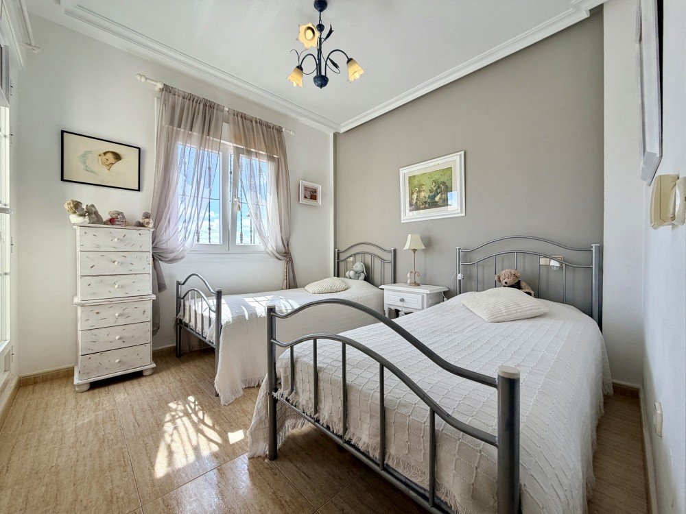 For sale - 3 Bedroom 2 Bathroom Town House in Orihuela Costa - Costa Blanca  - Alicante