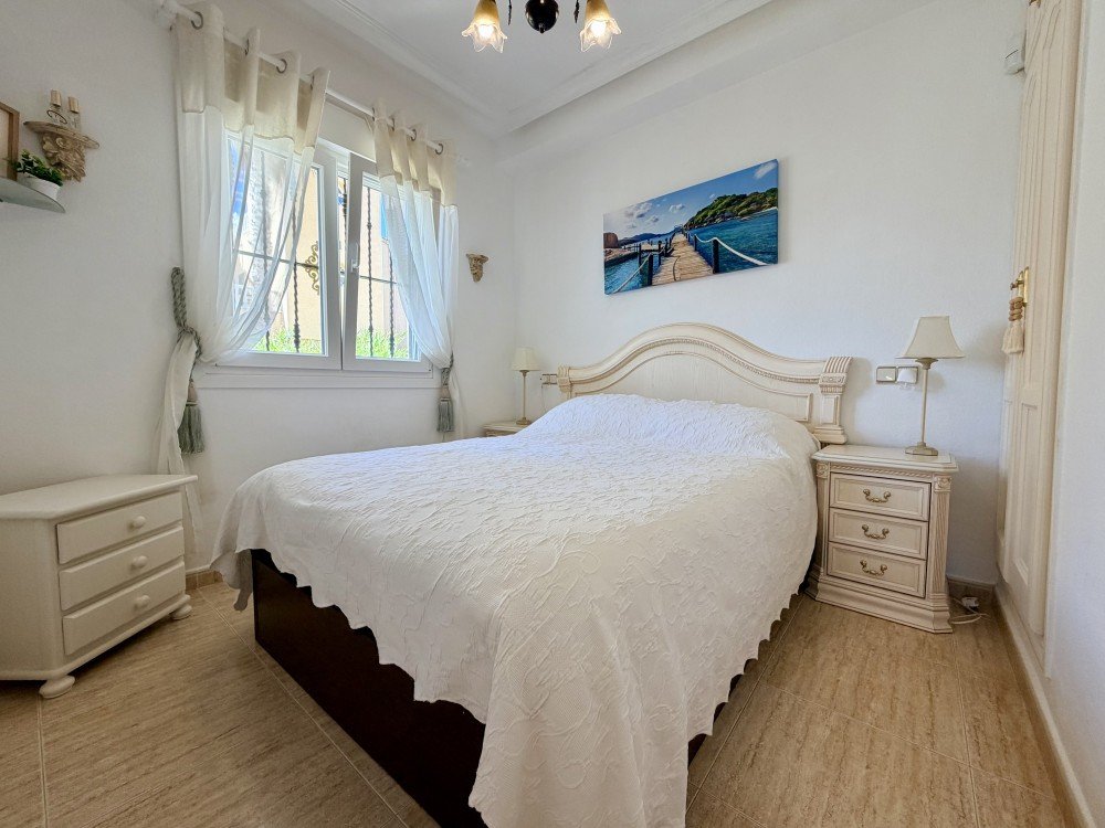 For sale - 3 Bedroom 2 Bathroom Town House in Orihuela Costa - Costa Blanca  - Alicante