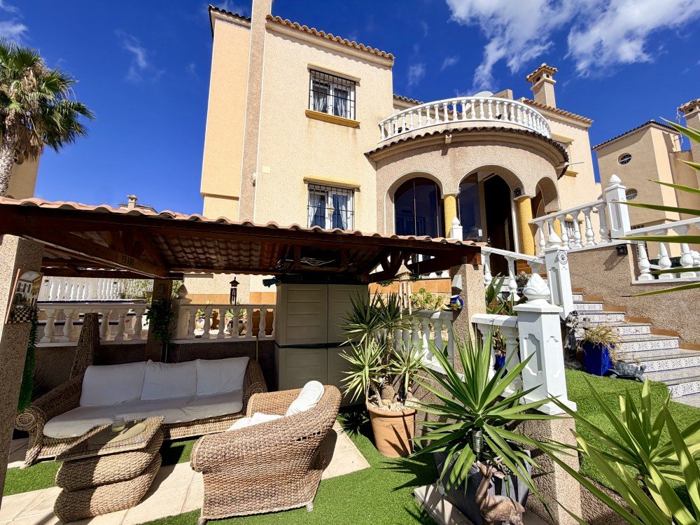 For sale - 3 Bedroom 2 Bathroom Town House in Orihuela Costa - Costa Blanca  - Alicante