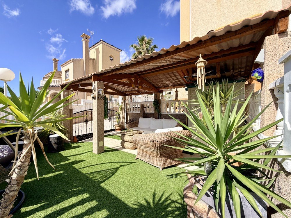 For sale - 3 Bedroom 2 Bathroom Town House in Orihuela Costa - Costa Blanca  - Alicante