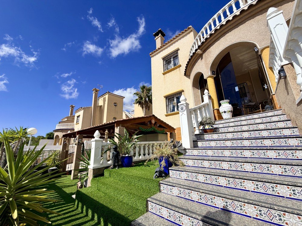 For sale - 3 Bedroom 2 Bathroom Town House in Orihuela Costa - Costa Blanca  - Alicante