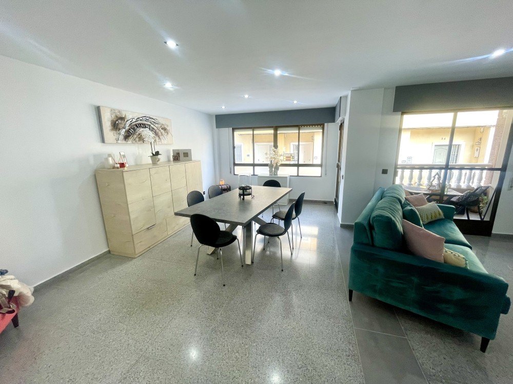 For sale - 3 Bedroom 1 Bathroom Apartment in Orihuela - Inland  - Alicante