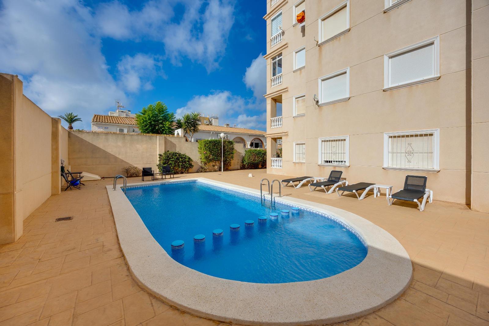 For sale - 2 Bedroom 1 Bathroom Apartment in Torrevieja - Nueva Torrevieja  - Alicante