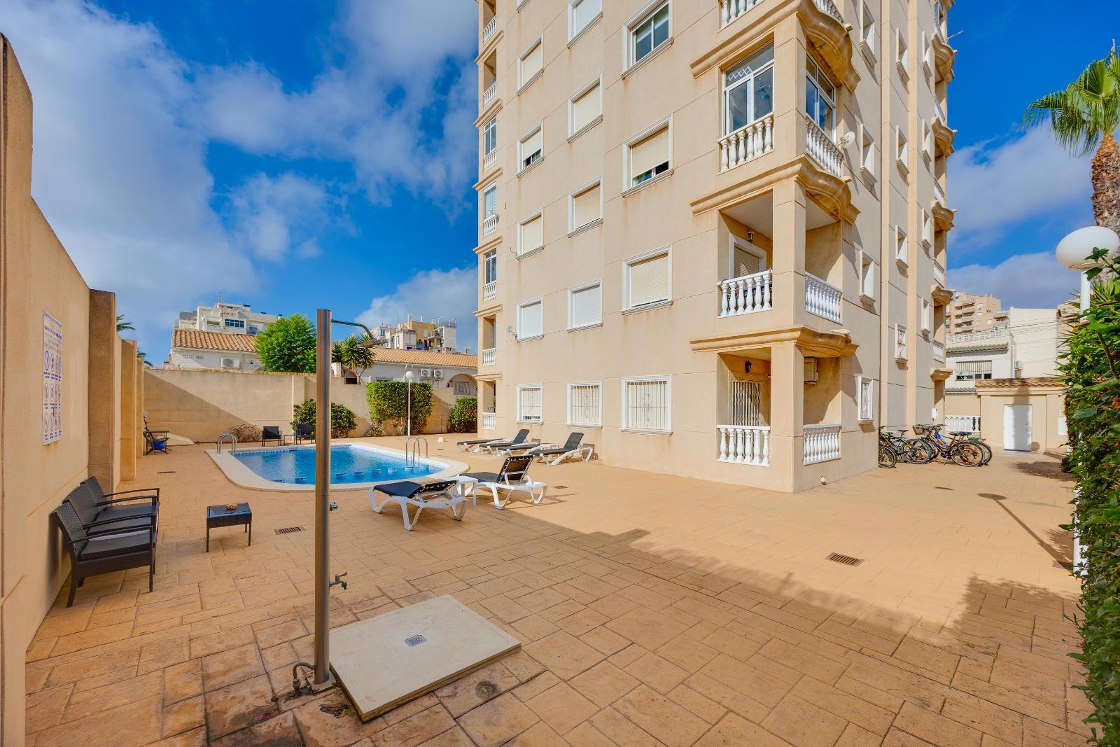 For sale - 2 Bedroom 1 Bathroom Apartment in Torrevieja - Nueva Torrevieja  - Alicante
