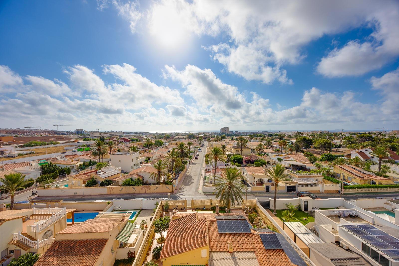 For sale - 2 Bedroom 1 Bathroom Apartment in Torrevieja - Nueva Torrevieja  - Alicante