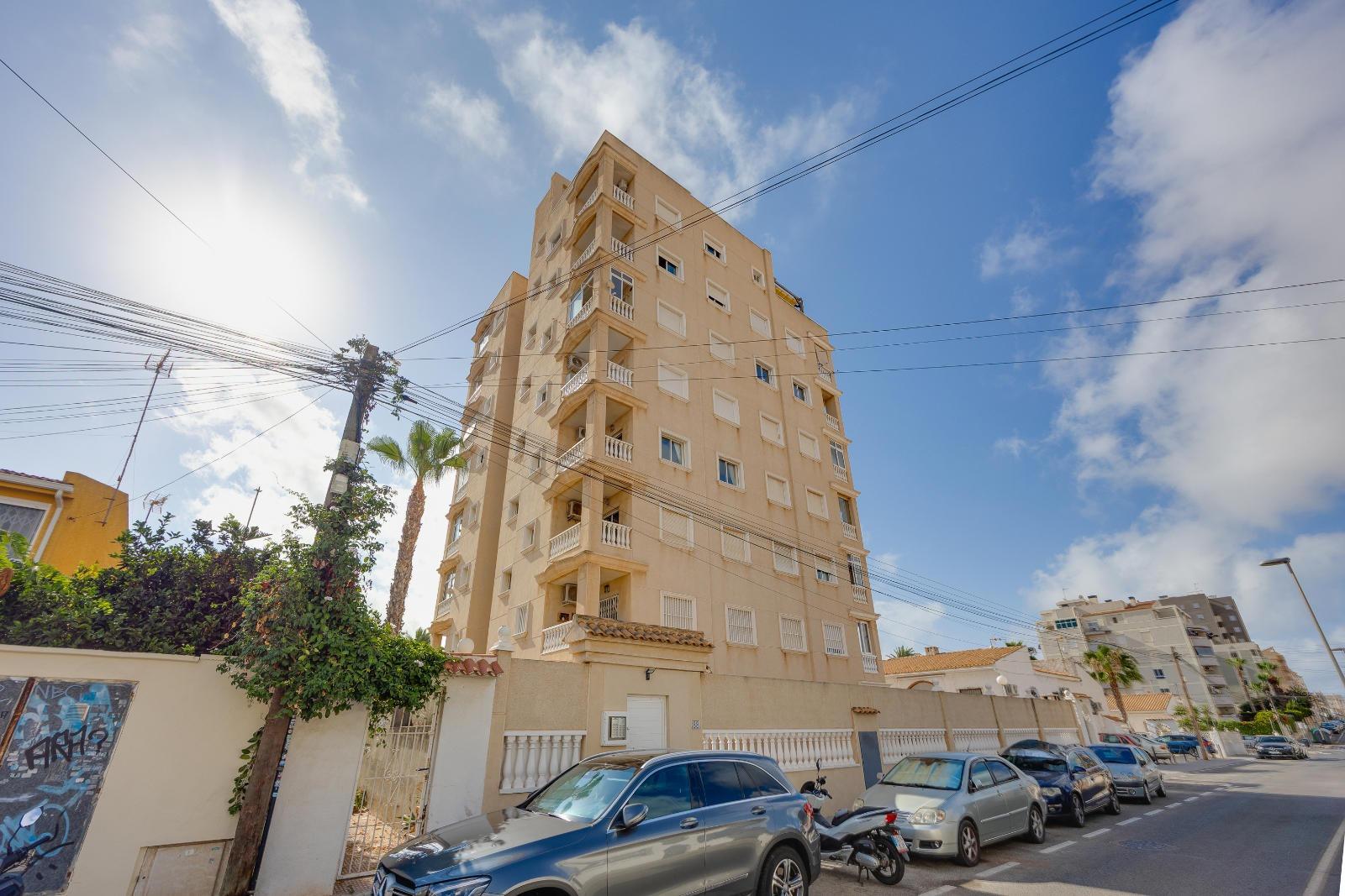 For sale - 2 Bedroom 1 Bathroom Apartment in Torrevieja - Nueva Torrevieja  - Alicante