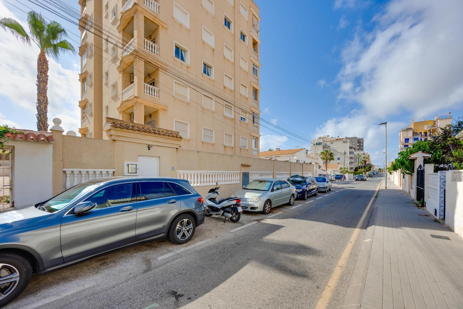For sale - 2 Bedroom 1 Bathroom Apartment in Torrevieja - Nueva Torrevieja  - Alicante