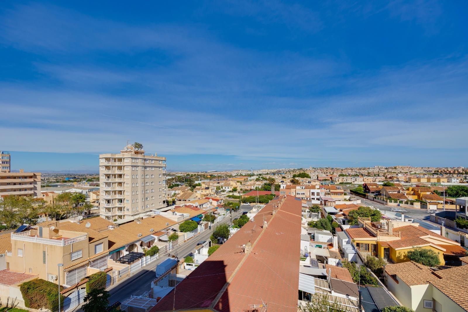 For sale - 2 Bedroom 1 Bathroom Apartment in Torrevieja - Nueva Torrevieja  - Alicante