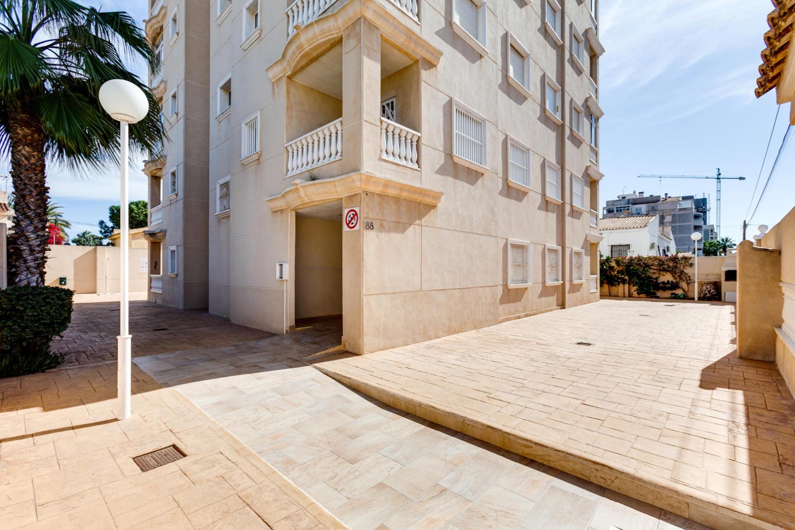 For sale - 2 Bedroom 1 Bathroom Apartment in Torrevieja - Nueva Torrevieja  - Alicante