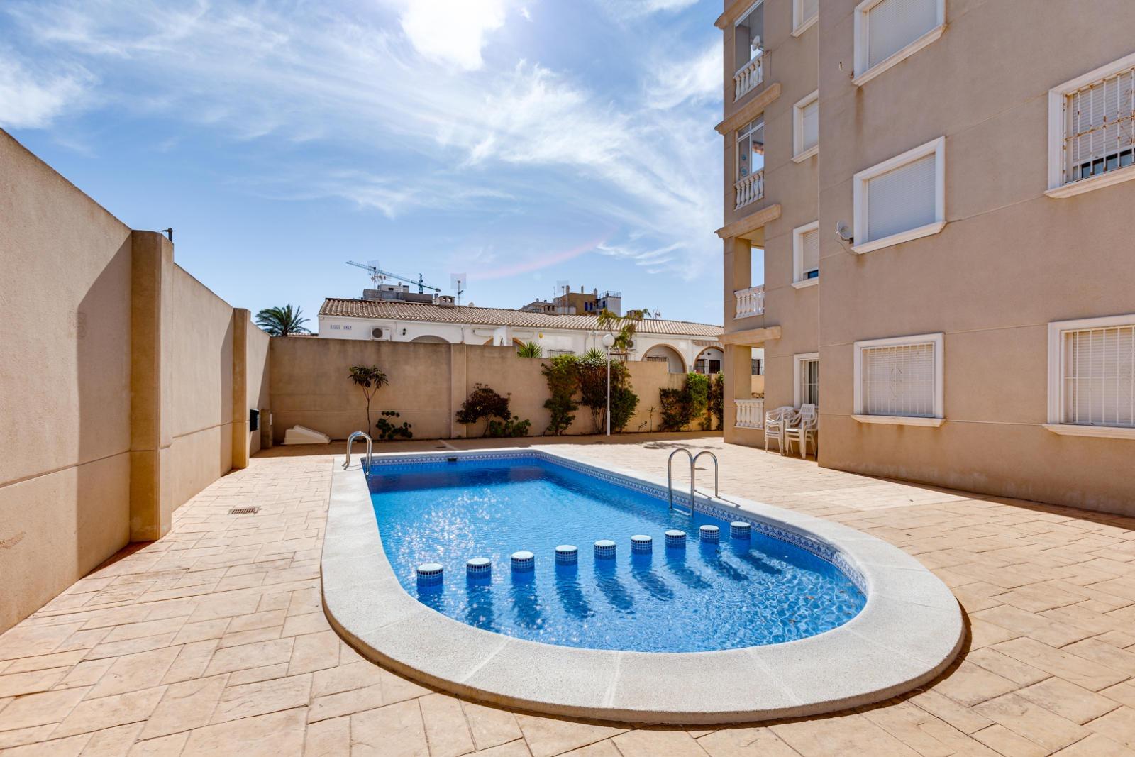 For sale - 2 Bedroom 1 Bathroom Apartment in Torrevieja - Nueva Torrevieja  - Alicante