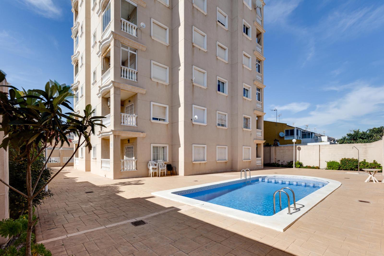 For sale - 2 Bedroom 1 Bathroom Apartment in Torrevieja - Nueva Torrevieja  - Alicante
