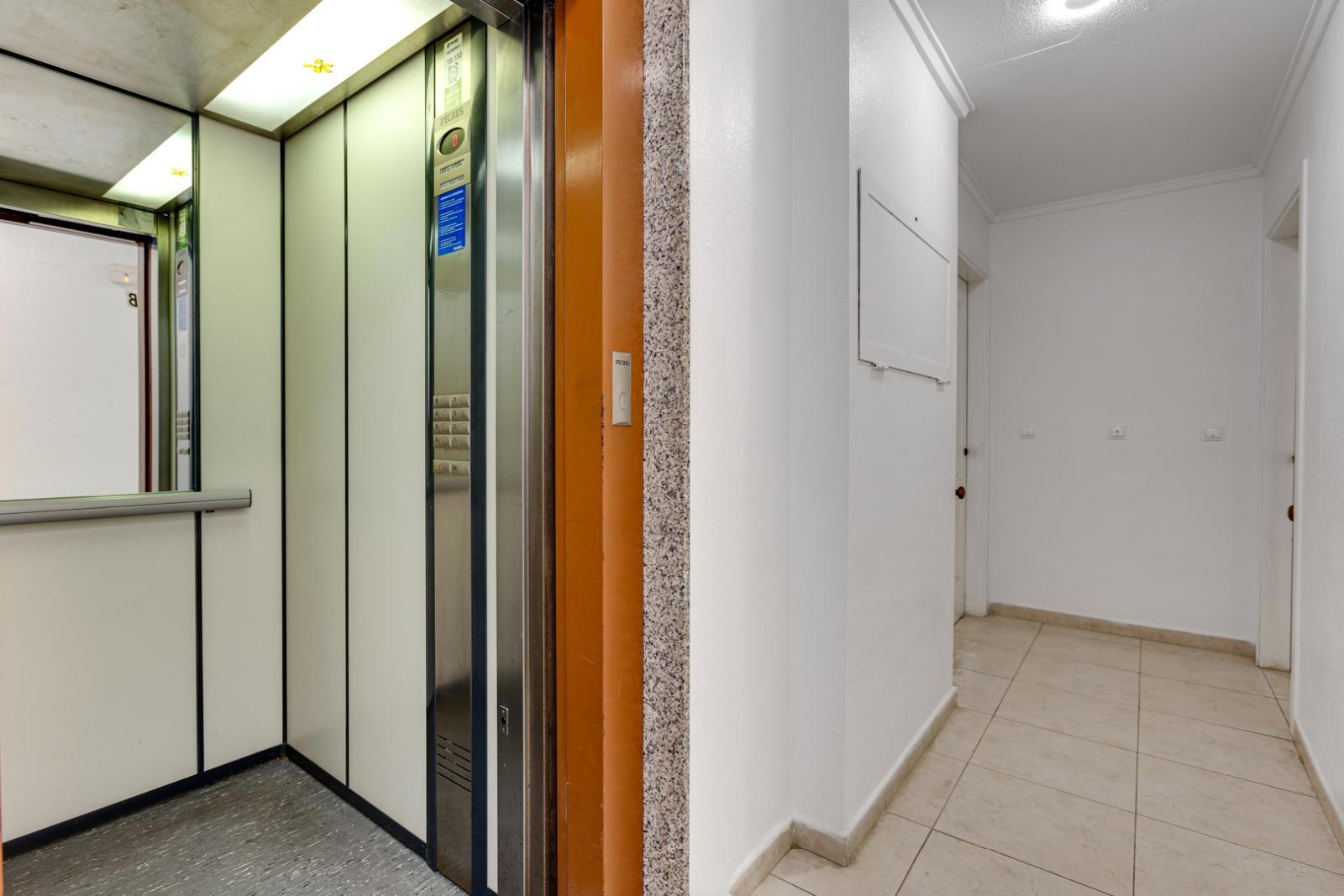 For sale - 2 Bedroom 1 Bathroom Apartment in Torrevieja - Nueva Torrevieja  - Alicante