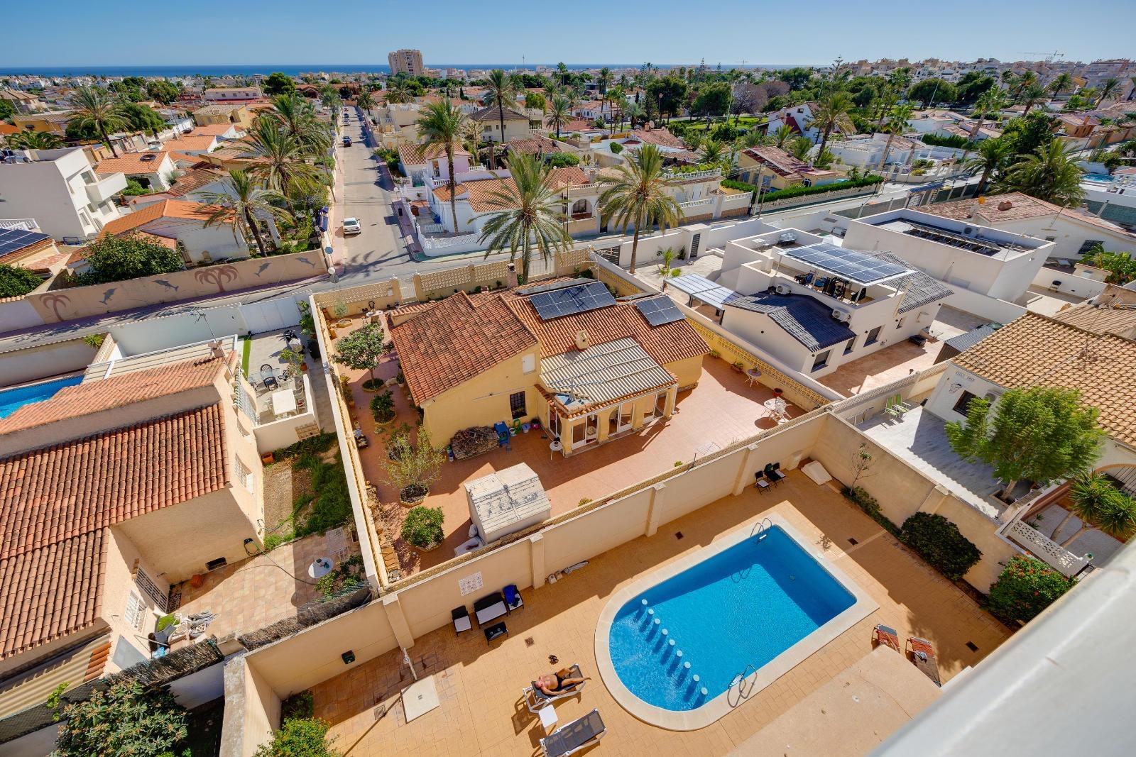 For sale - 2 Bedroom 1 Bathroom Apartment in Torrevieja - Nueva Torrevieja  - Alicante
