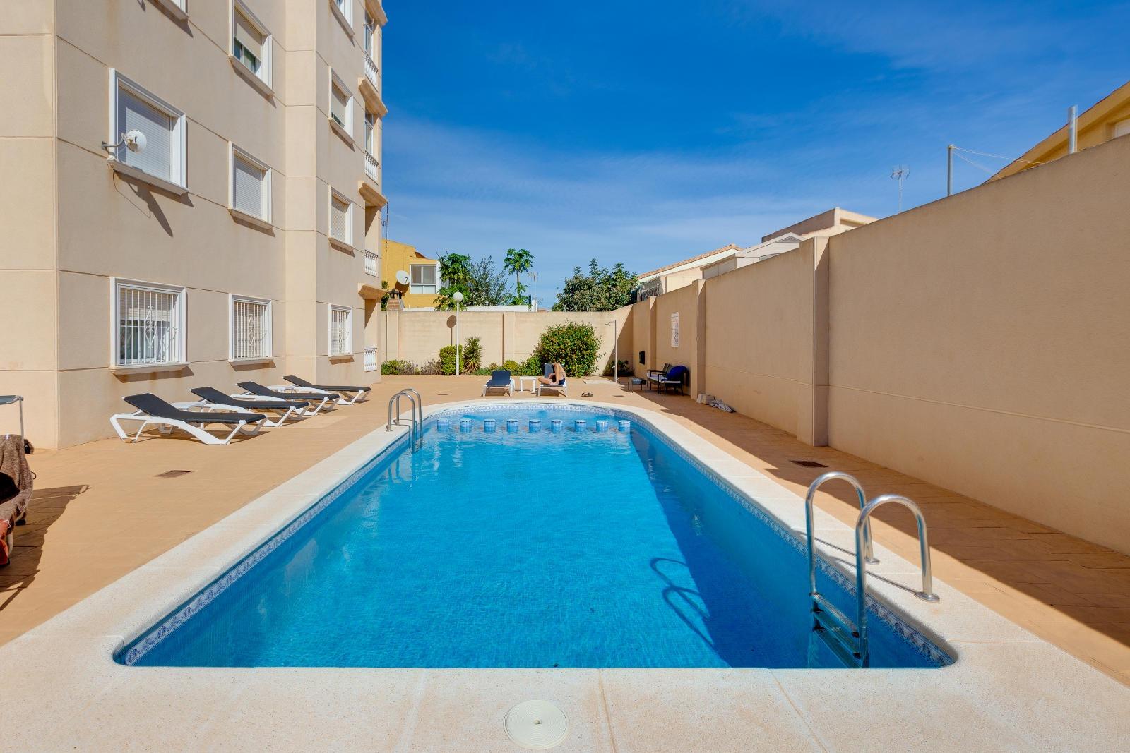 For sale - 2 Bedroom 1 Bathroom Apartment in Torrevieja - Nueva Torrevieja  - Alicante