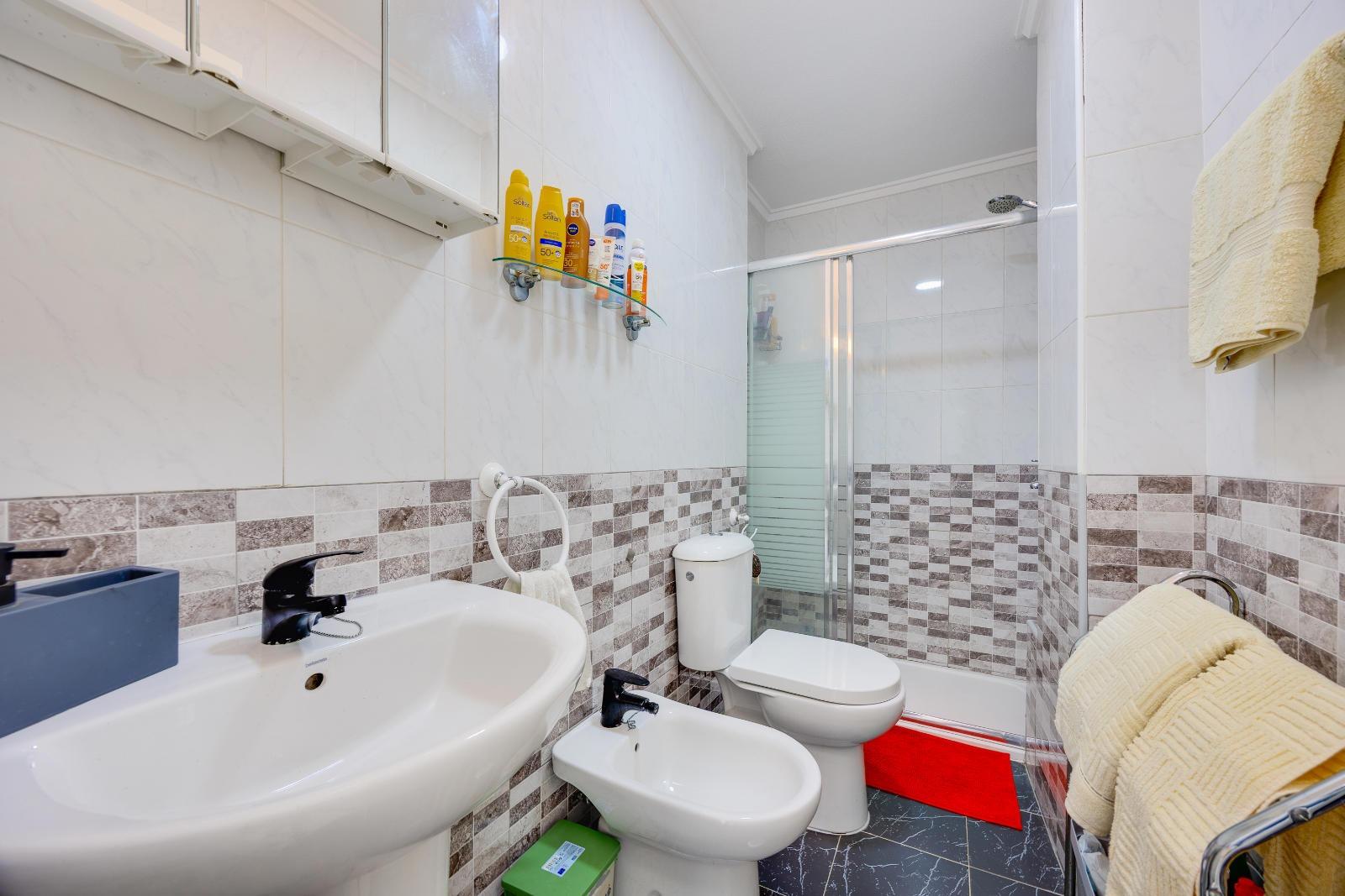 For sale - 2 Bedroom 1 Bathroom Apartment in Torrevieja - Nueva Torrevieja  - Alicante