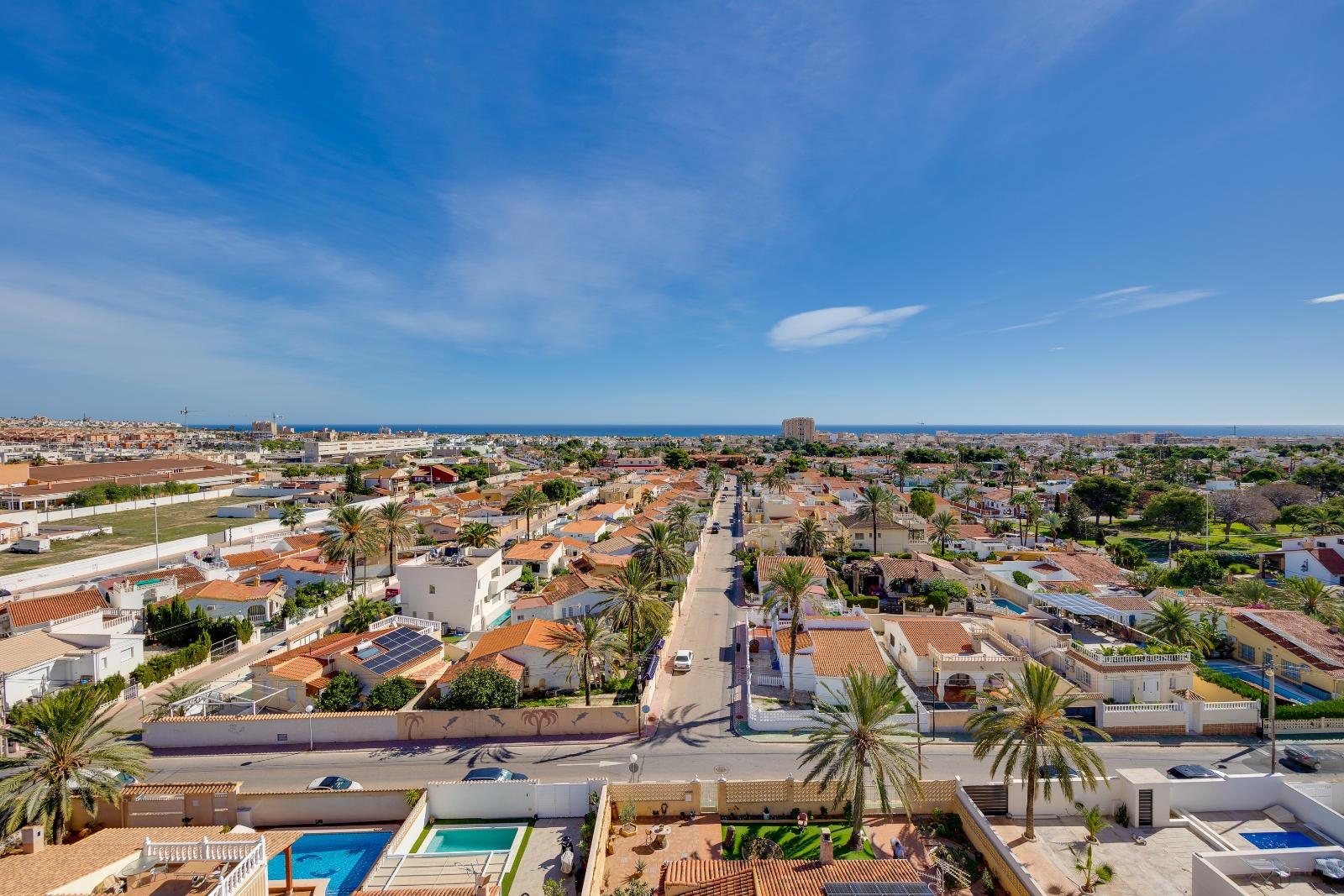 For sale - 2 Bedroom 1 Bathroom Apartment in Torrevieja - Nueva Torrevieja  - Alicante