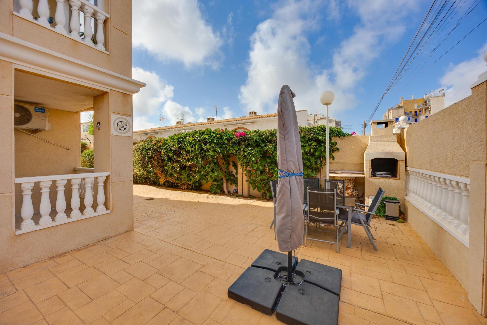 For sale - 2 Bedroom 1 Bathroom Apartment in Torrevieja - Nueva Torrevieja  - Alicante