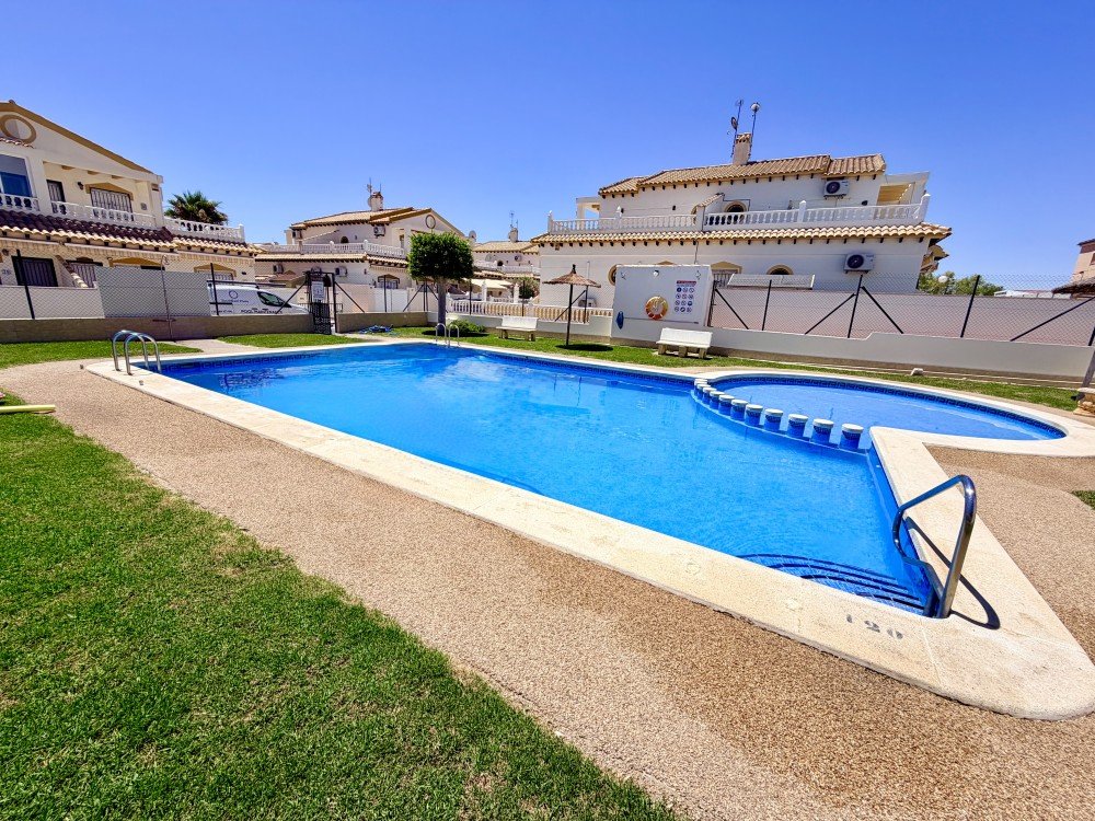 For sale - 3 Bedroom 2 Bathroom Town House in Orihuela Costa - Costa Blanca  - Alicante